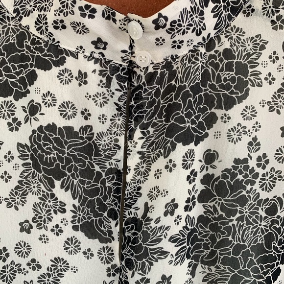 Beautiful Chiffon lined sleeveless blouse - Picture 5 of 5